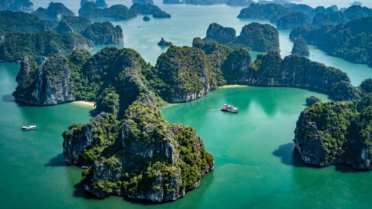 Vietnam Signature Journey North to South – 10 Days Premium Private Tour Led by Women Vietnam Signature Journey North to South – 10 Days Premium Private Tour Led by Women