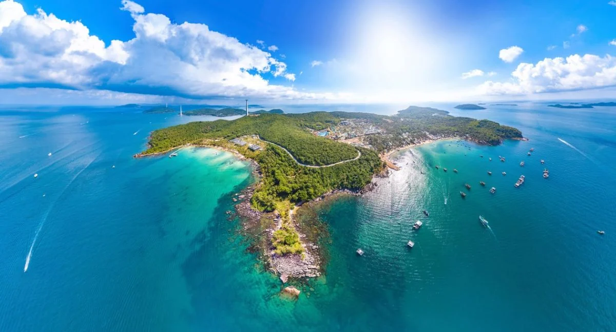 Majestic Vietnam & Tropical Beach Escape – 17 Days | Premium Private Tour Led By Women Majestic Vietnam & Tropical Beach Escape – 17 Days | Premium Private Tour Led By Women